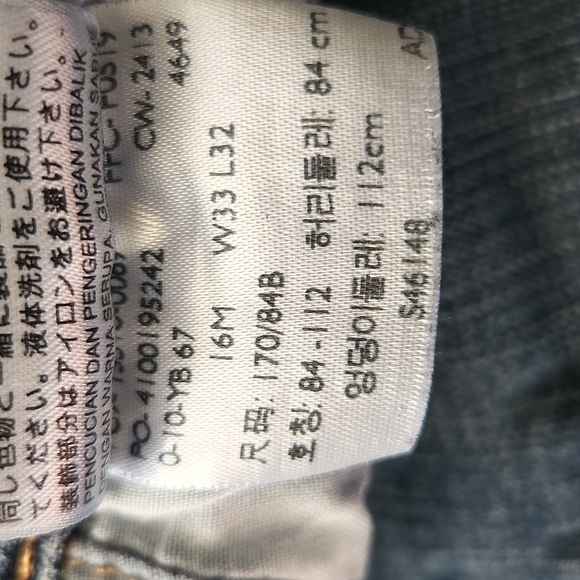 2 pair Levis - Picture 4 of 6